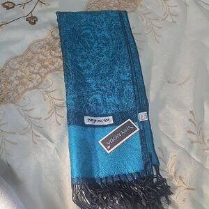 Very Moda Teal and Black Scarf
